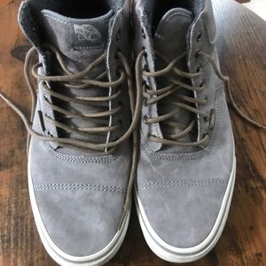 EUC MID HIGH VANS TENNIS SHOES